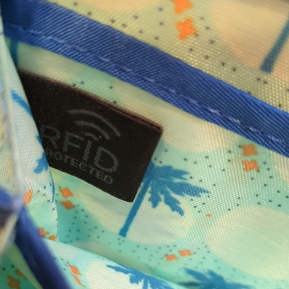 Lug Whirly RFID Wristlet Wallet - Azure Blue - NEW - Picture 14 of 15